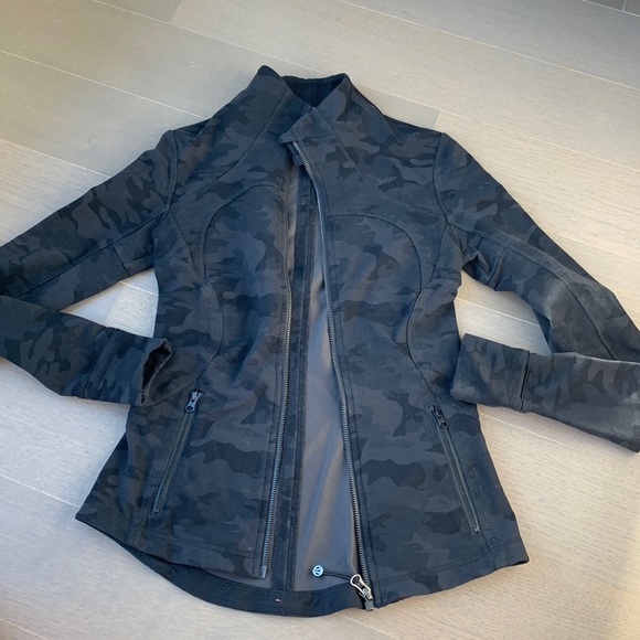 Lululemon Scuba Black Camo Zip-Up Sweatshirt - Picture 2 of 2